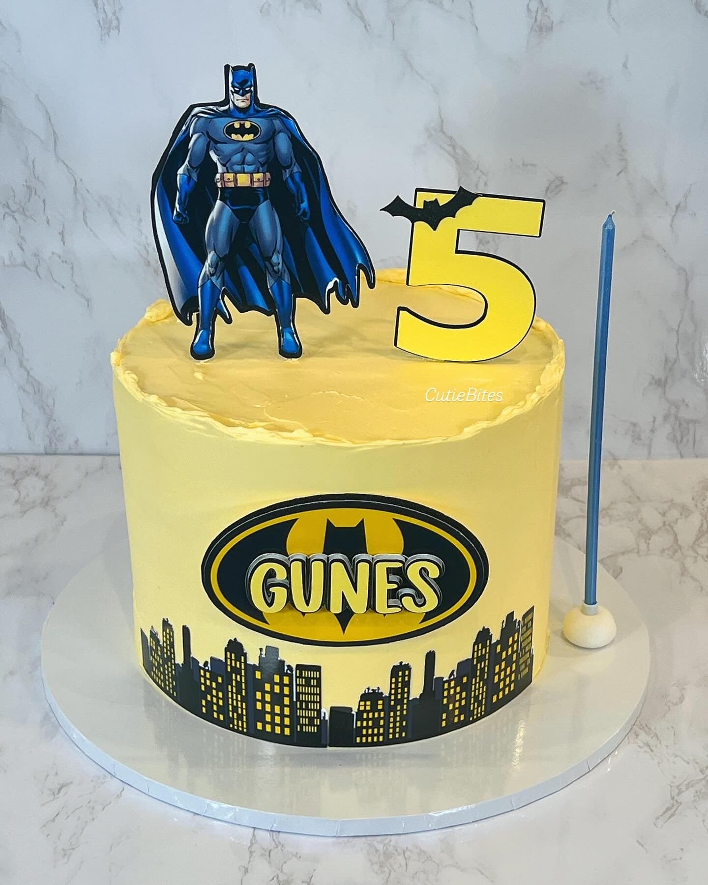Batman superhero cake with city skyline — Cutie Bites